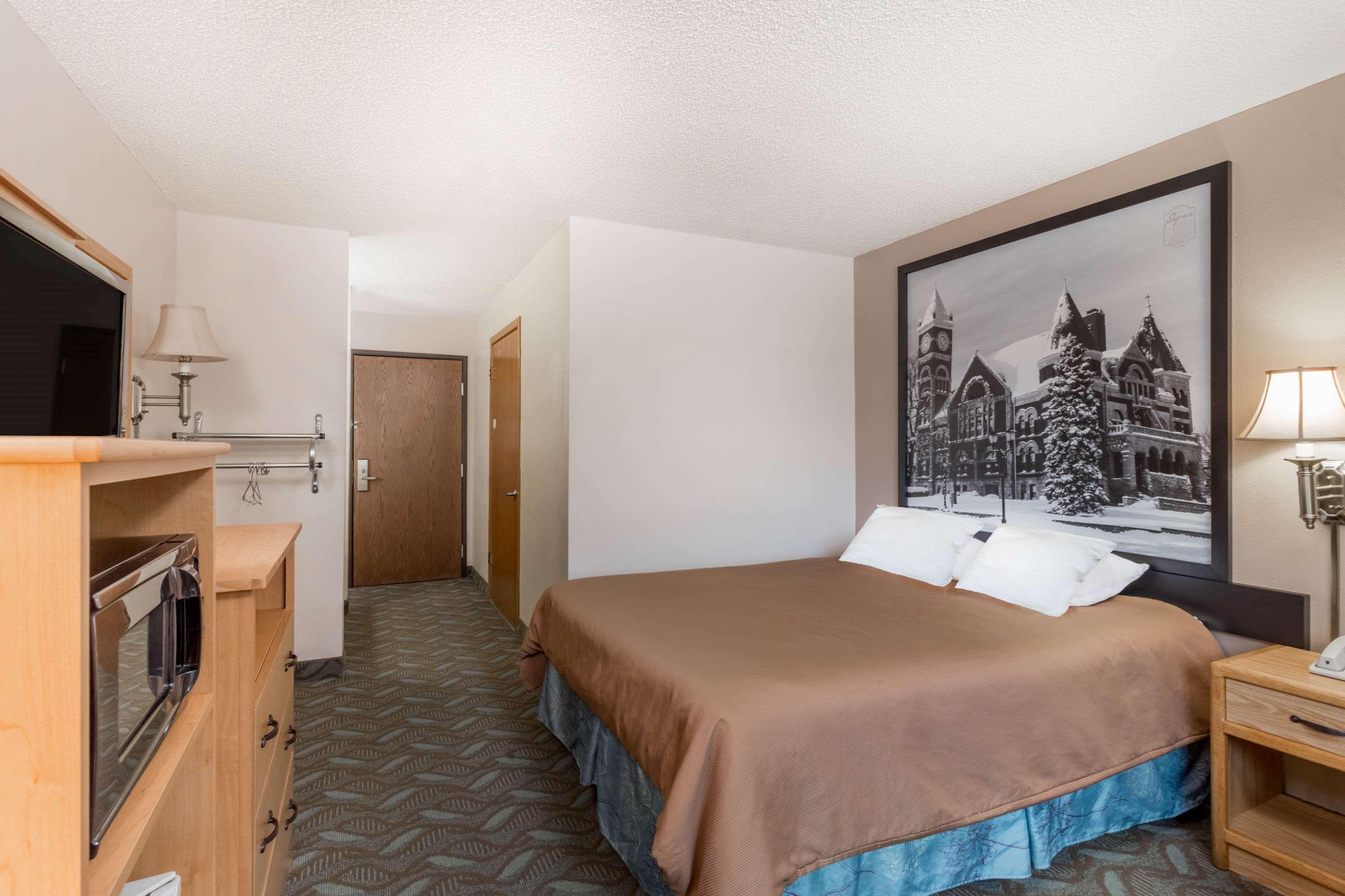 Hotel Super 8 By Wyndham Monroe Wi Exteriér fotografie