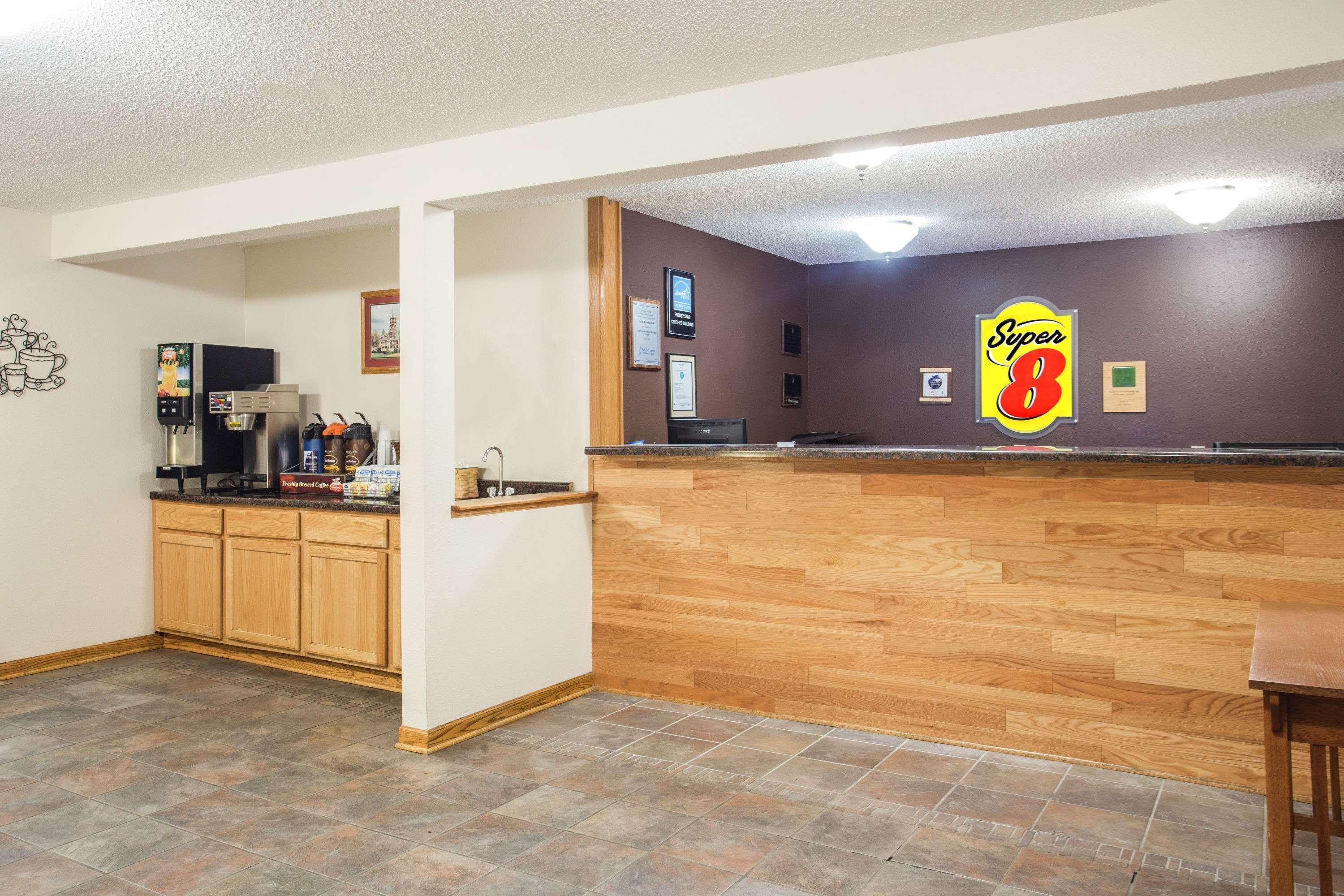 Hotel Super 8 By Wyndham Monroe Wi Exteriér fotografie