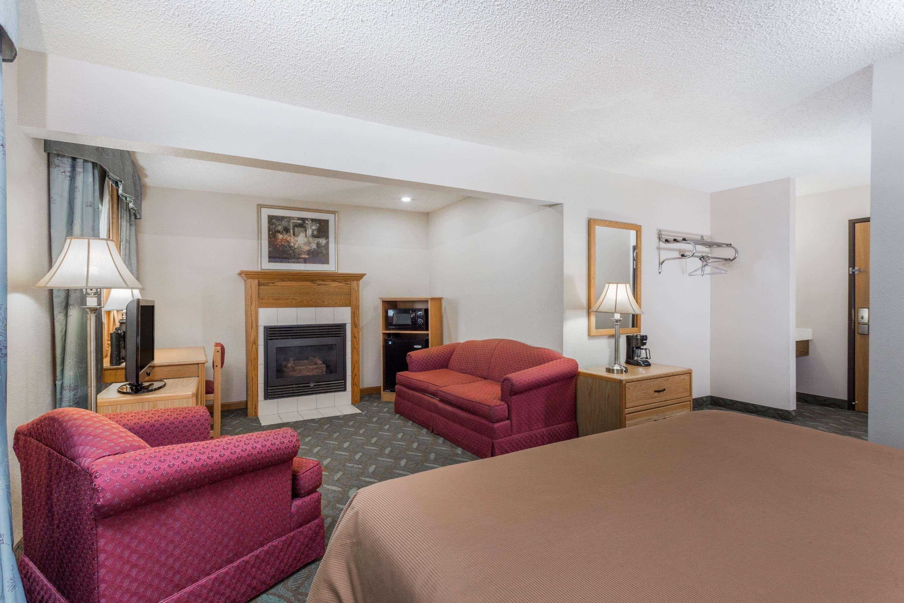 Hotel Super 8 By Wyndham Monroe Wi Exteriér fotografie
