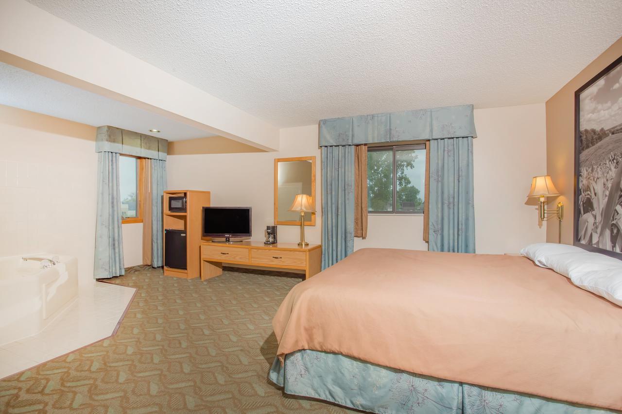 Hotel Super 8 By Wyndham Monroe Wi Exteriér fotografie